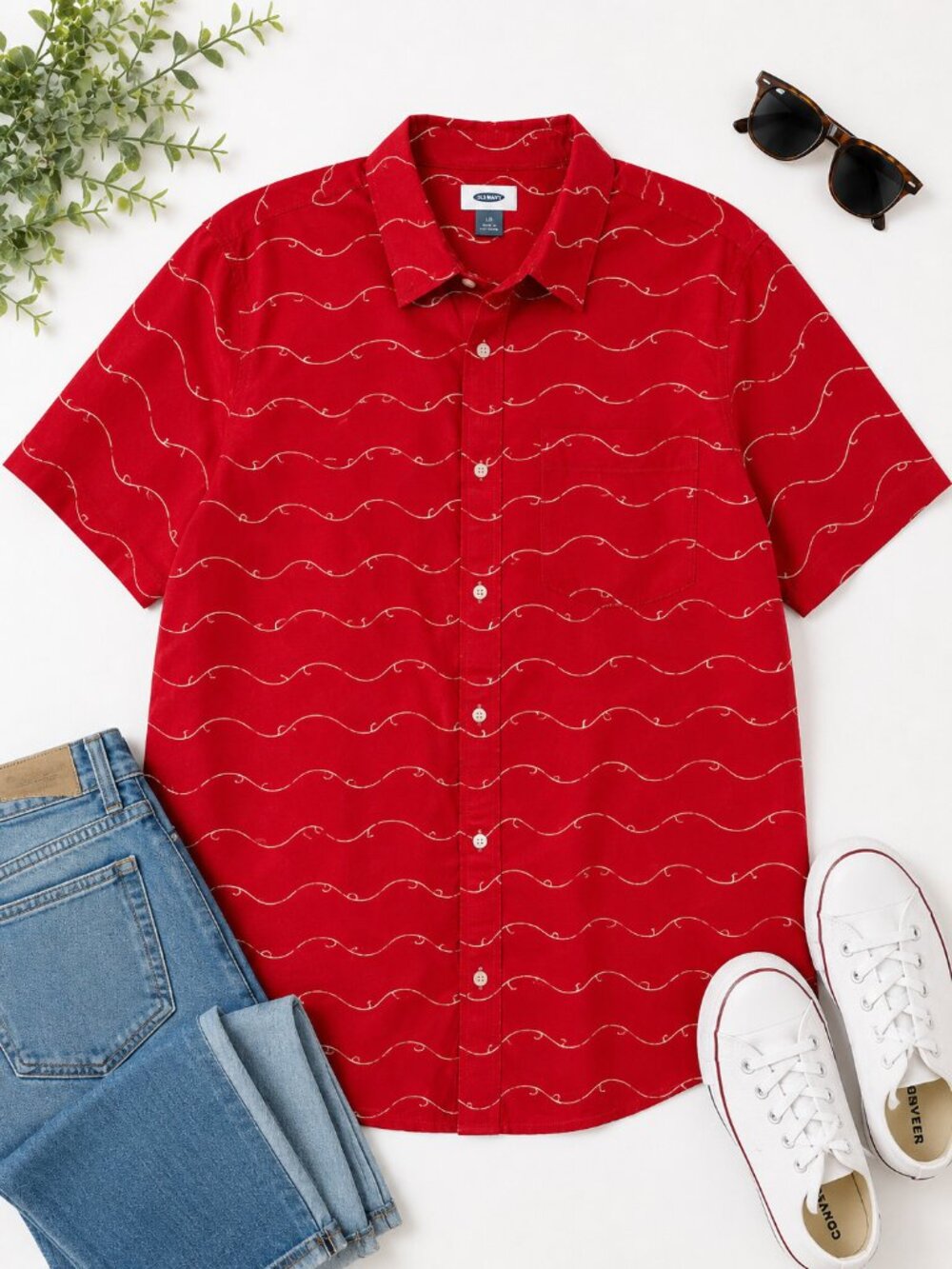 Old Navy Men’s Large Red Wave Print Short Sleeve Button Down Shirt 100% Cotton